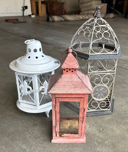 lot 131 image: Three Stylish Outdoor Lanterns