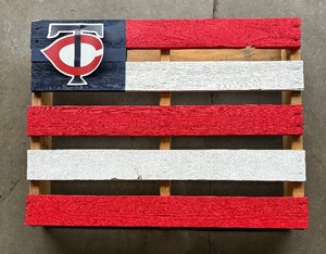 lot 165 image: Minnesota Twins Baseball Pallet Decorative Wall Hanging