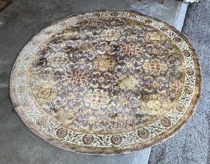 lot 172 image: World Rug Traders Circular Rug