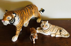 lot 232 image: Three Pretty Tiger Figurines