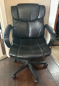 lot 197 image: Faux Leather Office Chair