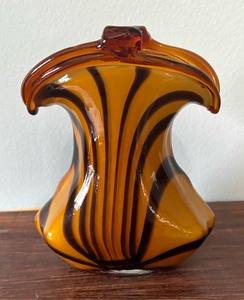 lot 202 image: Murano Style Coin Purse Glass Vase
