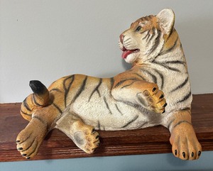lot 204 image: Playful Resin Tiger Decorative Figurine