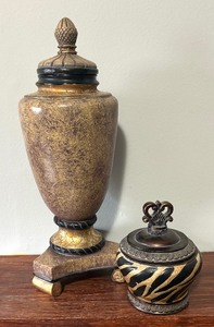 lot 209 image: Two Decorative Lidded Urns