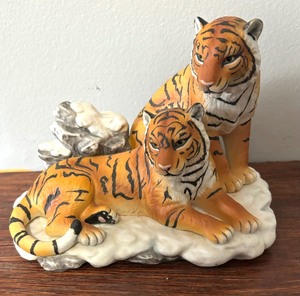 lot 219 image: Masterpiece Tiger Figurine by Homco