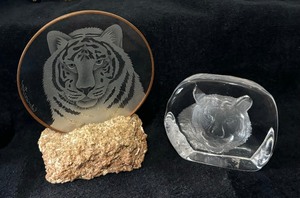 lot 243 image: Crystal and Glass Tiger Decor