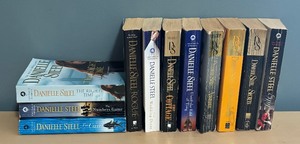 lot 87C image: Collection of Danielle Steel Books including Spy Season of Passion, The Cottage The Right Time and More