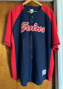 lot 254 image: Minnesota Twins Baseball #5 Cuddyer Jersey