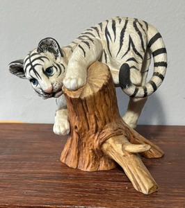 lot 270 image: Andrea by Sadek White Tiger Figurine