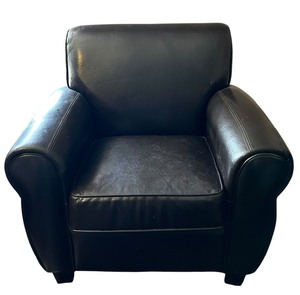 lot 227 image: Stylish Faux Leather Club Chair