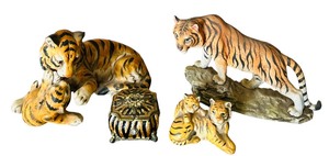 lot 98 image: Collection of Tiger Themed Home Decor