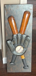 lot 279 image: Metal Baseball Design Decorative Wall Hanging