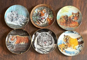 lot 280 image: Tiger Motif Plates by Royal Doulton, Franklin Mint and More