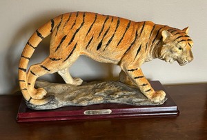 lot 311 image: Rubys Collection Tiger Figurine