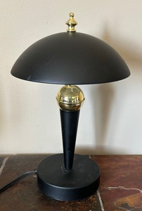 lot 320 image: Sleek Contemporary Black Lamp
