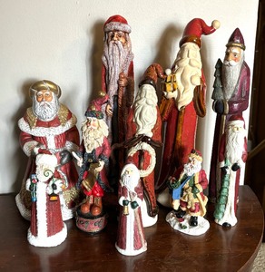 lot 326 image: Selection of Santa Figurines