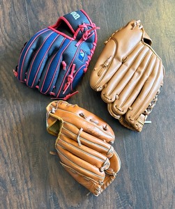 lot 328 image: Childrens Baseball Mitts by Wilson, Minnesota Twins and Kool-Aid
