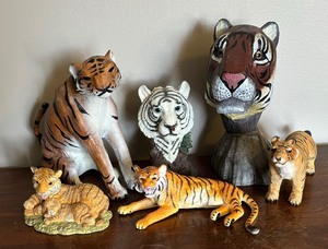 lot 331 image: Variety of Tiger Decorative Figurines