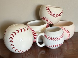lot 334 image: Baseball Figurine Cup, Bowls and Bank