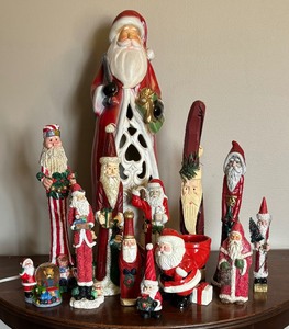 lot 335 image: Festive Santa Figurines
