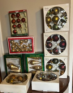 lot 336 image: Beautiful Variety of Christmas Ornaments