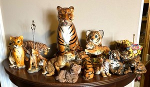 lot 337 image: Tiger Motif Candle Holder, Figurines, Photo Holder and More