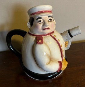 lot 340 image: Department 56 Tea Time Chauffeur Teapot