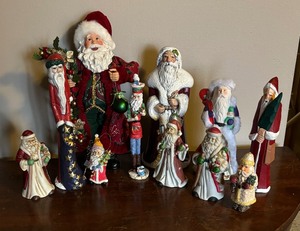 lot 357 image: Decorative Santa Figurines