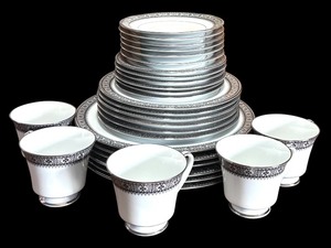 lot 158 image: Vintage Noritake Segovia China Dish Set