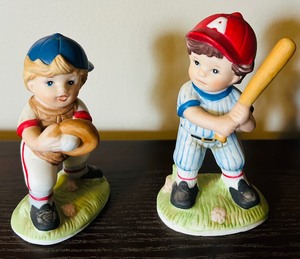 lot 294 image: Two Vintage Homco Porcelain Figurines Little Boy Playing Baseball