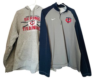 lot 291 image: Minnesota Twins Sweatshirt and Quarter Zip Pullover