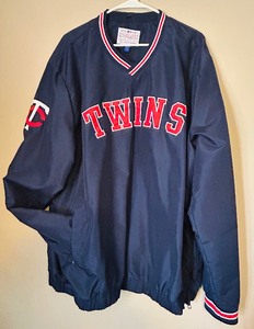 lot 284 image: Awesome Mens XXL Minnesota Twins Pullover Windbreaker