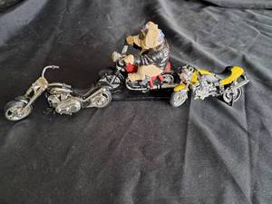 lot 10 image: Harley Davidson Bike Replicas (3 Bikes)