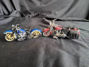 lot 11 image: Harley Davidson Bike Replicas (2 Bikes)