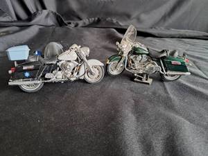lot 13 image: Harley Davidson Bike Replicas (2 Bikes)