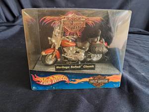 lot 15 image: Harley Davidson Hotwheels Heritage Softail Classic