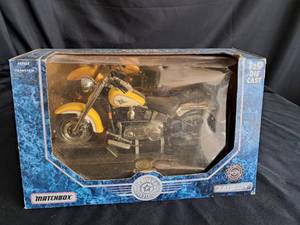 lot 18 image: Harley Davidson Matchbox Fatboy 19 Scale