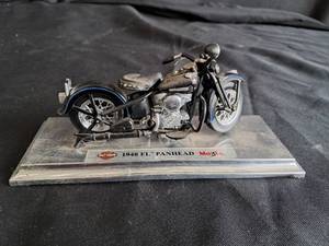 lot 23 image: Harley Davidson Maisto 1948 FL Panhead