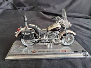 lot 26 image: Harley Davidson Maisto 1993 FLSTN Heritage Softail Nostalgia