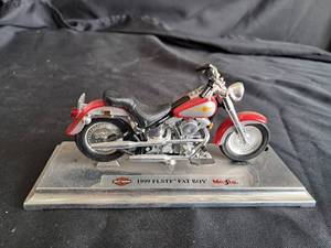 lot 28 image: Harley Davidson Maisto 1999 FLSTF Fat Boy