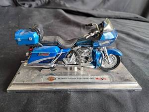 lot 30 image: Harley Davidson Maisto FLTRSEI Screamin Eagle Road Glide