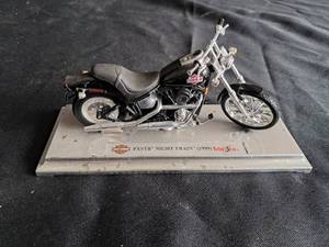 lot 31 image: Harley Davidson Maisto 1999 FXSTB Night Train