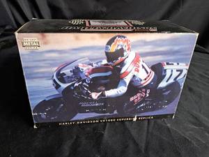 lot 41 image: Harley Davidson VR-1000 Super Bike Replica