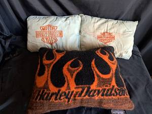 lot 74 image: Harley Davidson set of 3 pillow set