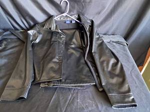 lot 85 image: DCC Shell Fabric XL Jacket & Pants size 1314