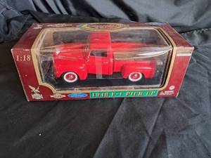 lot 94 image: 1948 Ford F-1 pickup road legends 118 Scale