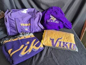 lot 96 image: Minnesota Vikings Duffle Bag & 3 Blankets