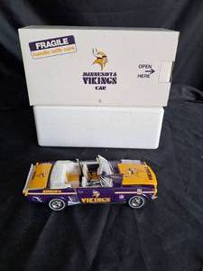lot 115 image: Vikings Fan Car NIB