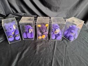 lot 138 image: Vikings Limited Treasure Pro Bears, Knick Knacks, Flash Light, Ornament, Window Flag
