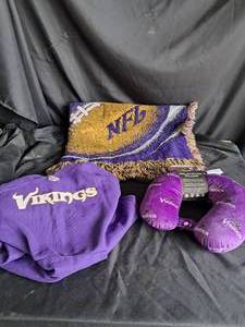 lot 148 image: Vikings Lot See Below